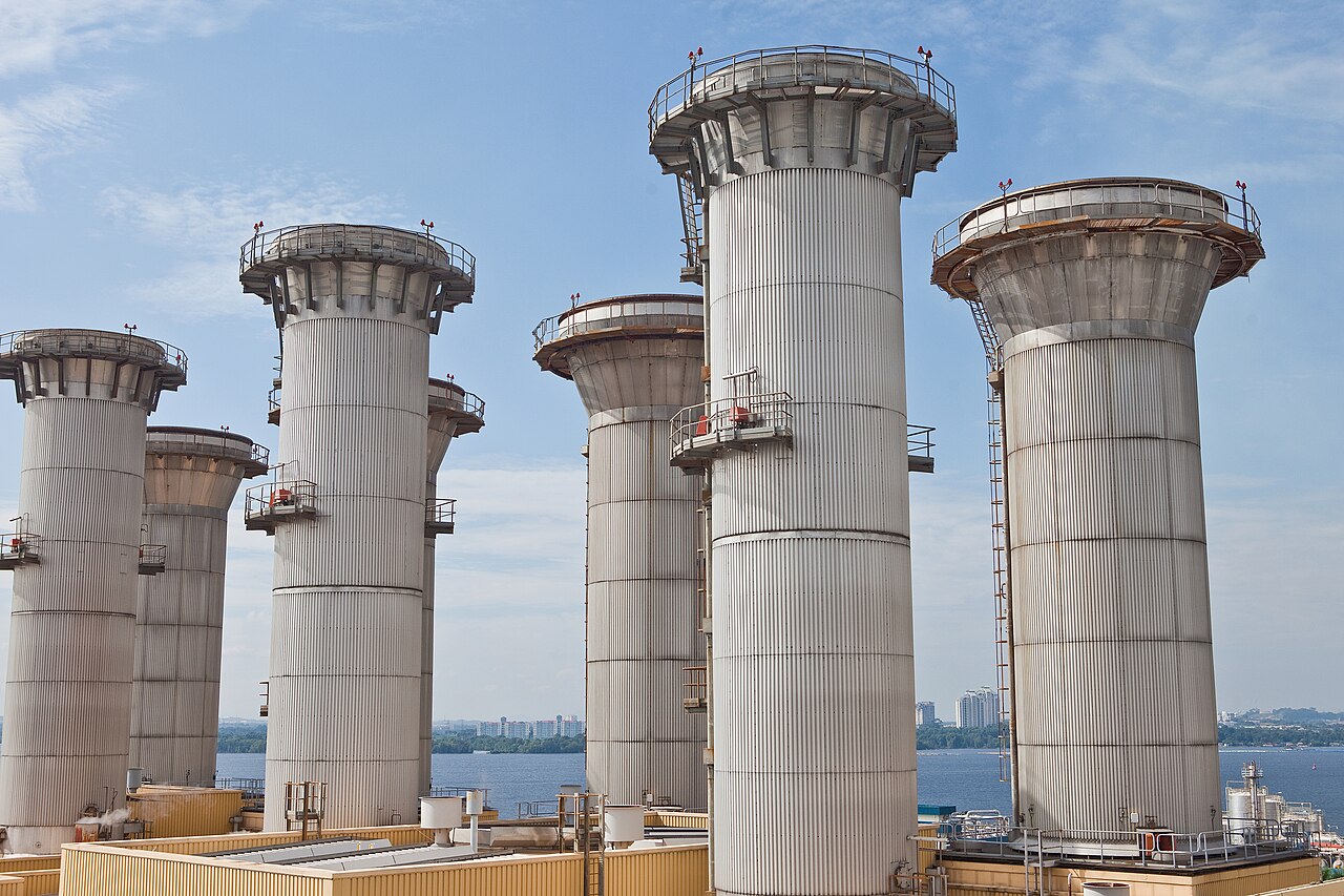 Perusahaan Energi dan Listrik Singapura Beradaptasi dengan Tekanan Biaya Global